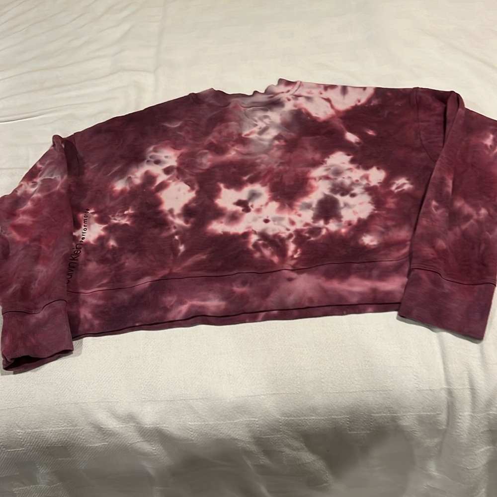 NWOT Calvin Klein maroon tie dyed crop sweatshirt - Picture 2 of 4